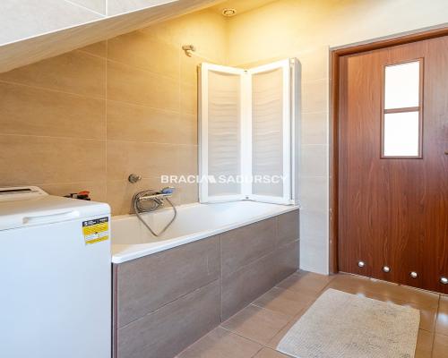 2-pok, 48 m² (ok. 60 m² po podłodze), balkon