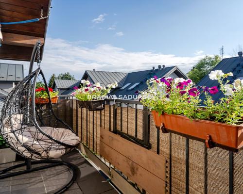 2-pok, 48 m² (ok. 60 m² po podłodze), balkon