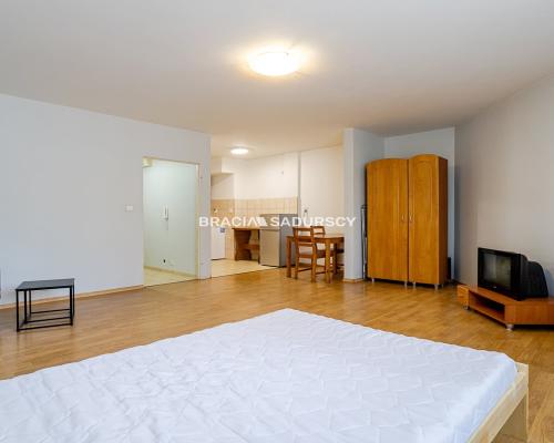 Kraków - Dębniki Ruczaj Zaborze, ul. Lubostroń        Kawalerka 34,75 m² parter teren zamknięty idealna pod inwestycję