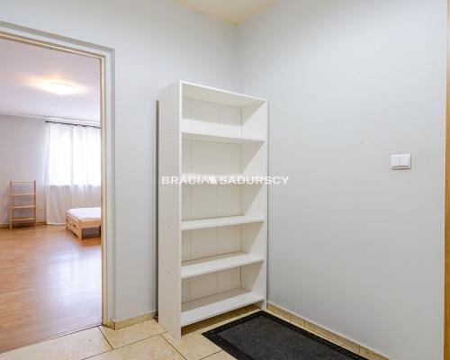 Kraków - Dębniki Ruczaj Zaborze, ul. Lubostroń        Kawalerka 34,75 m² parter teren zamknięty idealna pod inwestycję