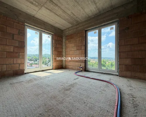 3 pok 65m2 ostatnie piętro 2 balkony winda