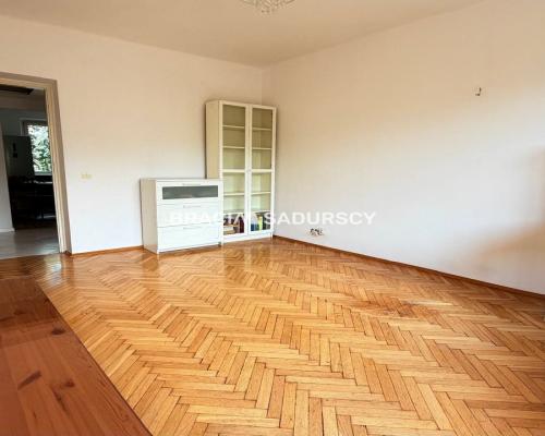 Trzypokojowe M z oddzielną kuchnią blisko centrum