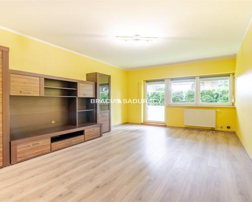 Ustawne 2 pokojowe mieszkanie w apartamentowcu.