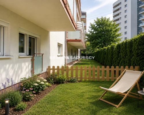 Ustawne 2 pokojowe mieszkanie w apartamentowcu.