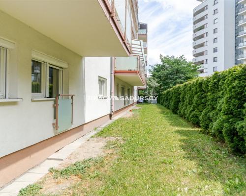 Ustawne 2 pokojowe mieszkanie w apartamentowcu.