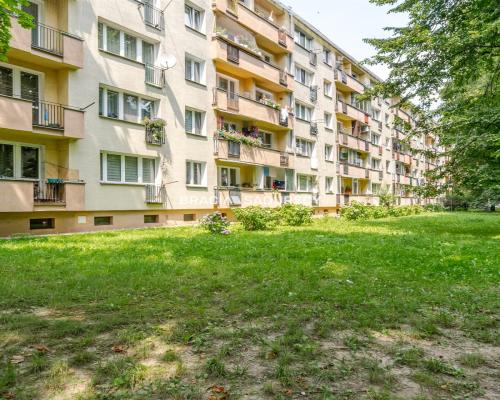 Kraków, Bieńczyce - osiedle Jagiellońskie. Na sprzedaż mieszkanie 2 pokojowe - 42 m² z balkonem położone na parterz