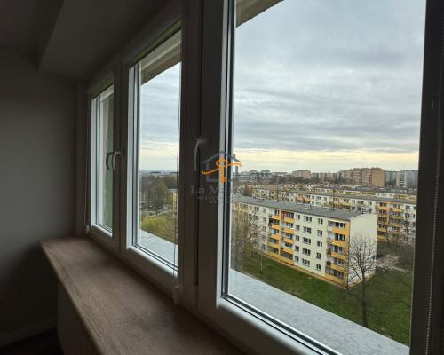 Szukasz mieszkania, które łączy nowoczesny design z doskonałą lokalizacją? To wyjątkowe, 2-pokojowe lokum o powierzchni  42 m&s
