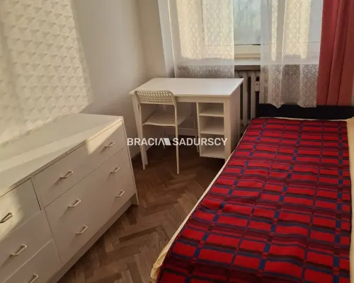 2-pok, ul. Królewska, parking dla mieszkańców