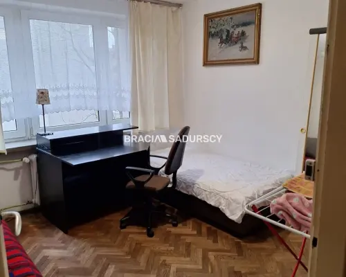 2-pok, ul. Królewska, parking dla mieszkańców