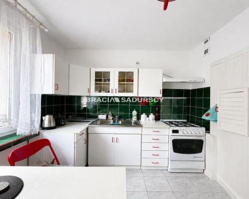 Kawalerka z osobną kuchnią, 37 m², balkon