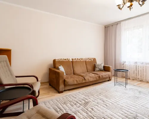 ul.Powstańców – 2 pokoje, osobna kuchnia, balkon