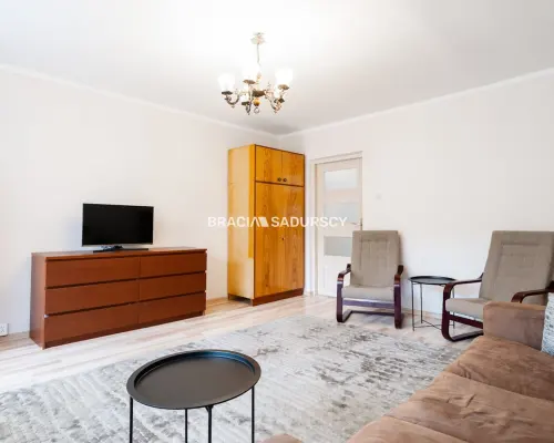 ul.Powstańców – 2 pokoje, osobna kuchnia, balkon