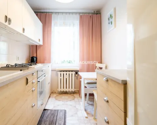 ul.Powstańców – 2 pokoje, osobna kuchnia, balkon