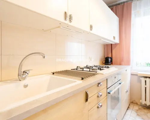 ul.Powstańców – 2 pokoje, osobna kuchnia, balkon
