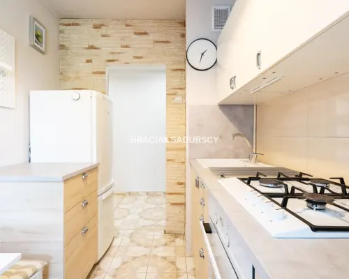 ul.Powstańców – 2 pokoje, osobna kuchnia, balkon