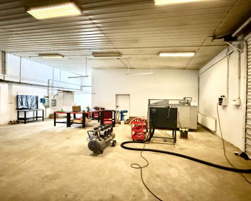 Lokal użytkowy 240 m2 parter