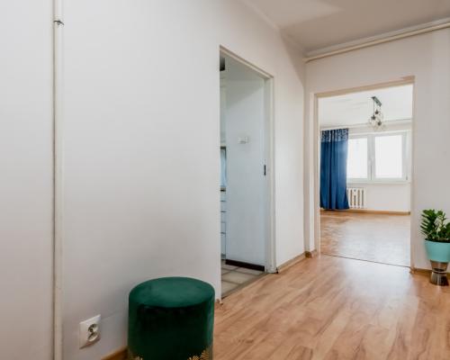 3 pokoje, Młodych