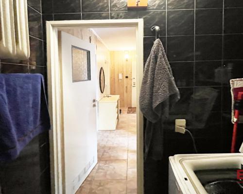 Kameralny blok wśród zieleni
