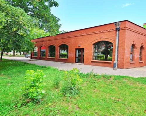Arkadia Nieruchomości oferuje na wynajem lokal o łącznej powierzchni 260 m², idealny dla firm szukających przestrzeni w at
