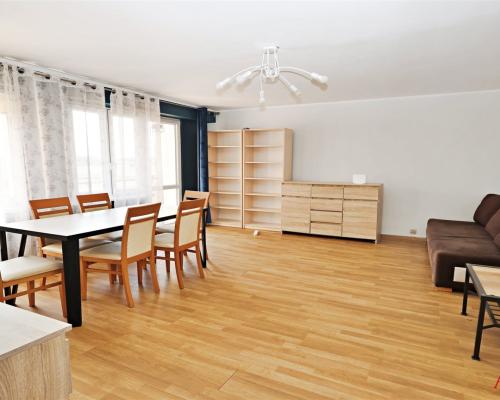 3-Pokojowe mieszkanie z dwoma balkonami!