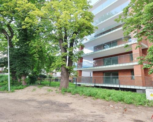 Biuro Nieruchomości Arkadia  ma przyjemność zaprezentować wyjątkowy apartament zlokalizowany w nowoczesnym budynku z rynku pier
