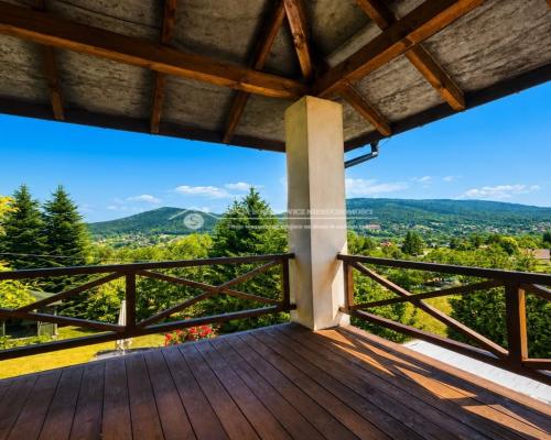 Dom z panoramicznym widokiem na Beskidy | 242,85 m² | Działka 1450 m² | Bystra   Są nieruchomości, które tru