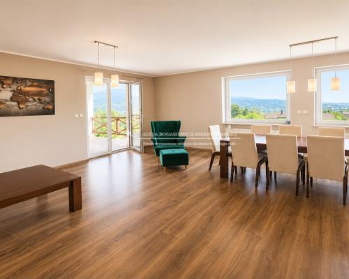 Dom z panoramicznym widokiem na Beskidy | 242,85 m² | Działka 1450 m² | Bystra   Są nieruchomości, które tru