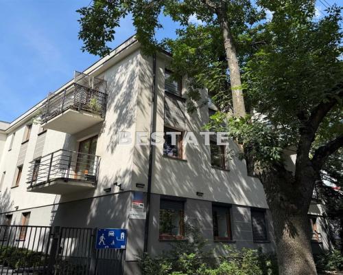 Przestronny umeblowany apartamentowiec dla pary