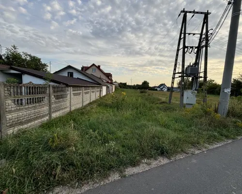 Działka budowlano-usługowa 1863 m2 w Święcicach.