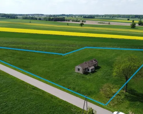Działka 6462 z widokiem na muzeum w Czarnolesie