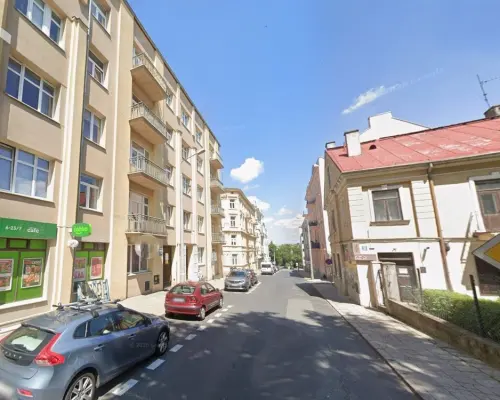 Ścisłe centrum, tuż przy Placu Litewskim.
