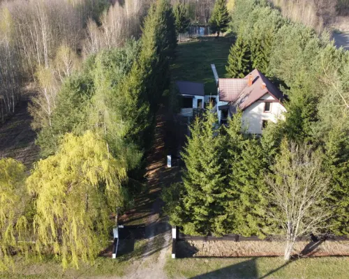 Dom, staw na działce dostęp do rzeki Barycz Stara.