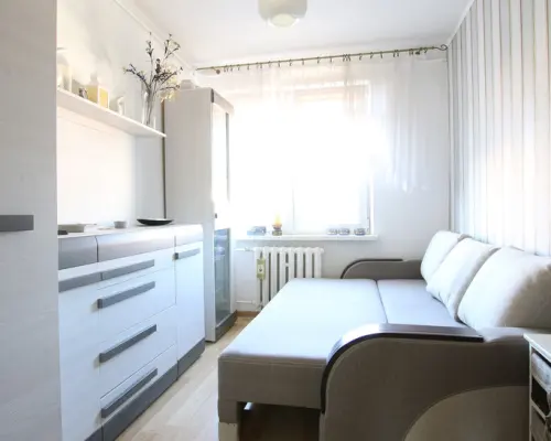 Mieszkanie, Nałęczów,ul. Partyzantów, 3 pokoje, 59m2,  Opis mieszkania: - piętro 3/3- powierzchnia mieszkania: 58,7 m2- salon 2