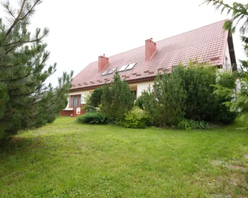 Dom z garażem i pięknym ogrodem – Piotrowice