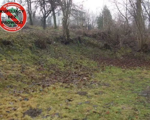 Do sprzedania działka o powierzchni 12a z domkiem do zamieszkania. Działka znajduje się w centrum miejscowości Krzczonów. Na po
