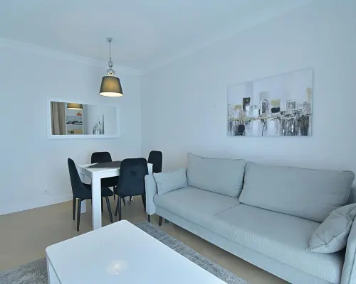 Mieszkanie z balkonem, garderobą i klimatyzacją