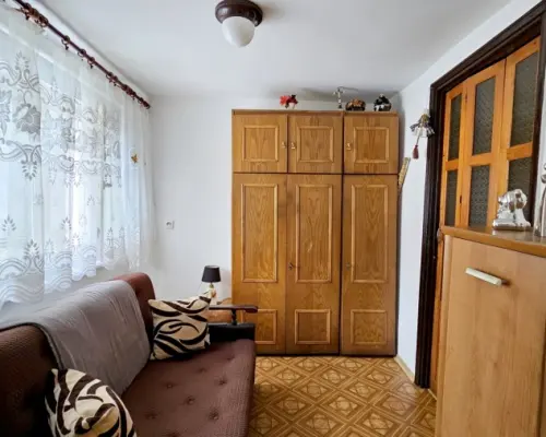 Dom wolnostojący, bud. gosp. i 2 działki