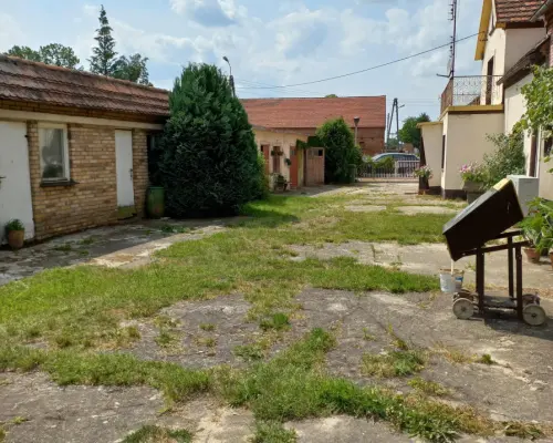 Dom wolnostojący 250m2 | Działka 34ar | Budynki
