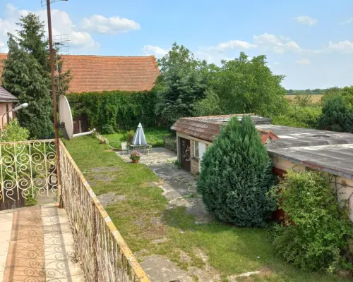 Dom wolnostojący 250m2 | Działka 34ar | Budynki