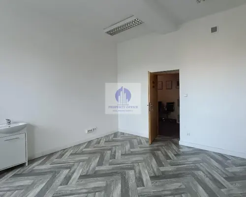 Śródmieście: lokal biurowo-usługowy 23,80 m2 z umywalką, do wynajęcia