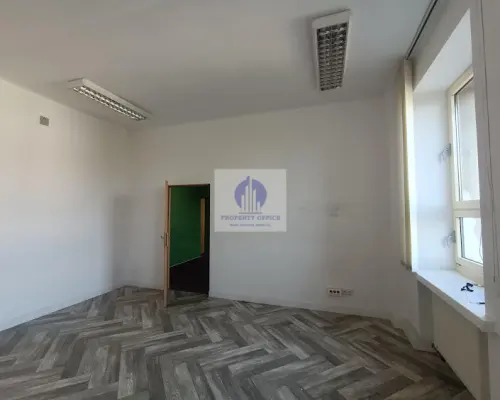 Śródmieście: lokal biurowo-usługowy 23,80 m2 z umywalką, do wynajęcia