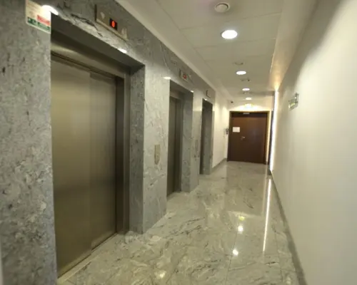 Włochy: lokal biurowy 495 m2 do wynajęcia