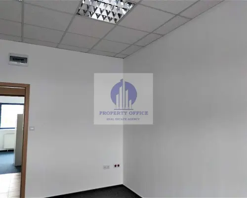 Włochy: lokal biurowy 51,50 m2 do wynajęcia