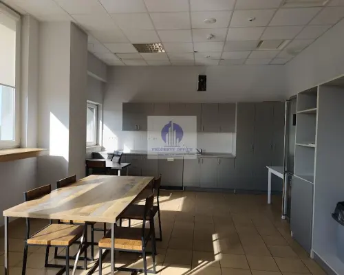 Włochy: lokal biurowy 25,30 m2 do wynajęcia