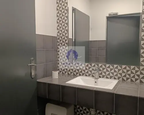 Włochy: lokal biurowy 25,30 m2 do wynajęcia