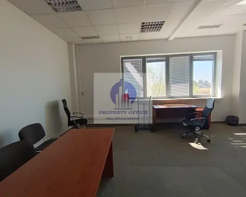 Włochy: lokal biurowy 36,99 m2 do wynajęcia