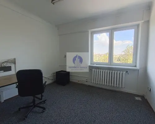 Włochy: lokal biurowy 13,70m2 do wynajęcia