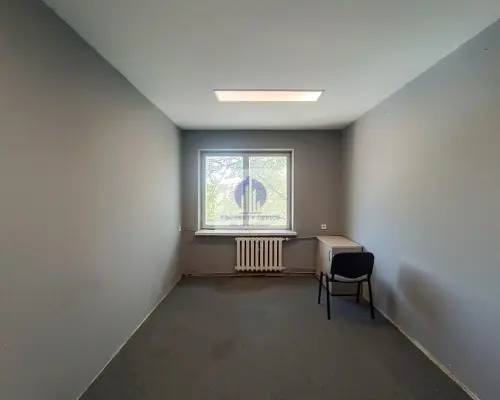 Włochy: lokal biurowy 15,30 m2 do wynajęcia