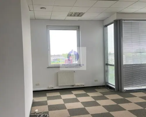 Włochy: lokal biurowy 81,04m2 do wynajęcia