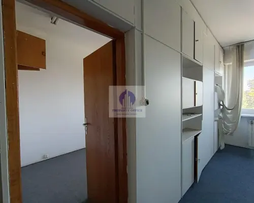 Włochy: lokal biurowy 28,20 m2 do wynajęcia